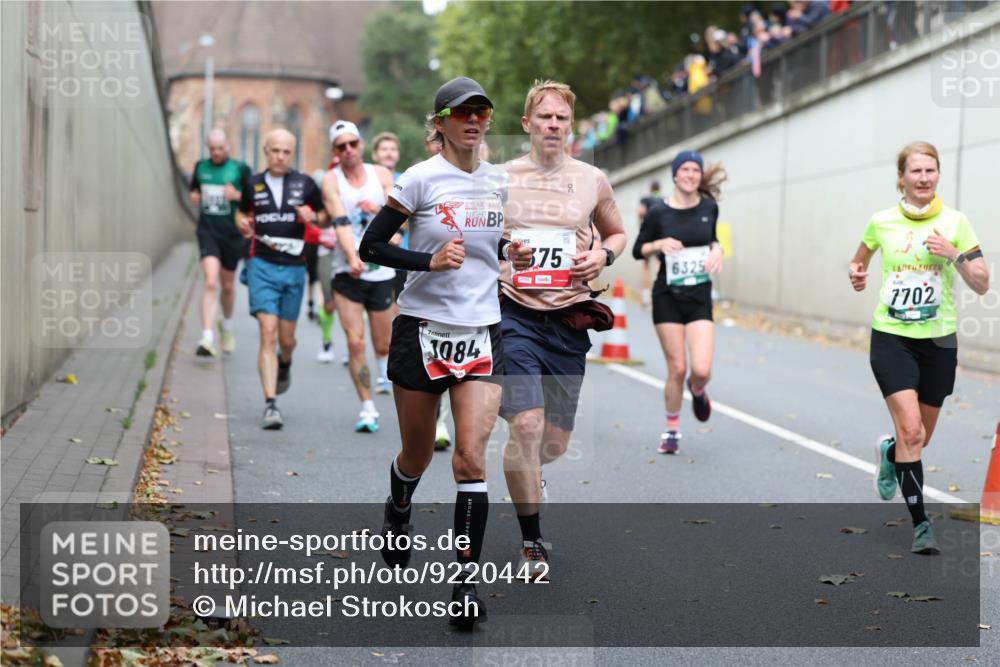 05.10.2025 - 20. swb-Marathon Bremen Michael Strokosch http://msf.ph/oto/9220442 05.10.2025 12:48:42 Laufen 75, 01755, 6325, 7702, 7, 3084 meine-sportfotos.de