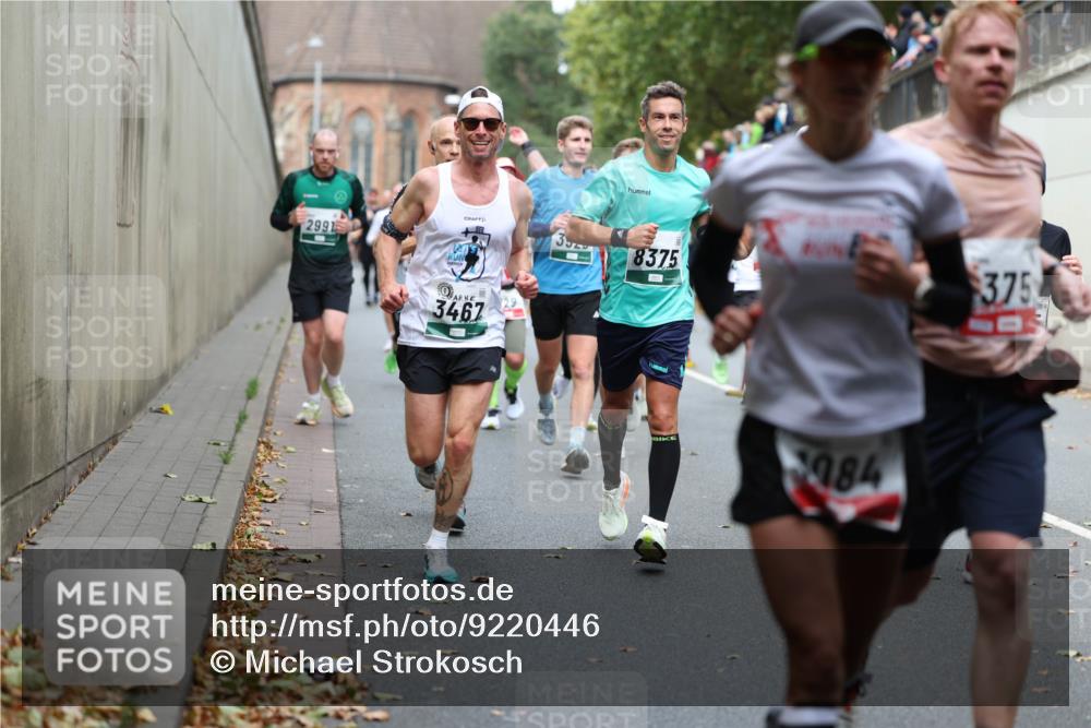05.10.2025 - 20. swb-Marathon Bremen Michael Strokosch http://msf.ph/oto/9220446 05.10.2025 12:48:43 Laufen 2991, 29, 3467, 33, 8375, 5984, 375 meine-sportfotos.de