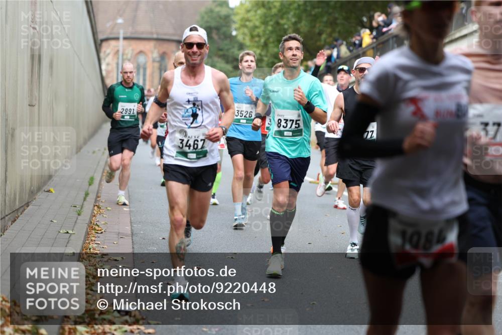 05.10.2025 - 20. swb-Marathon Bremen Michael Strokosch http://msf.ph/oto/9220448 05.10.2025 12:48:43 Laufen 2991, 3467, 3526, 8375, 77, 37, 3986 meine-sportfotos.de