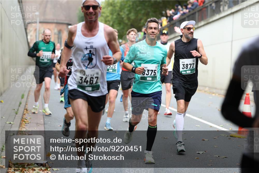 05.10.2025 - 20. swb-Marathon Bremen Michael Strokosch http://msf.ph/oto/9220451 05.10.2025 12:48:44 Laufen 2991, 3467, 526, 8375, 3877 meine-sportfotos.de