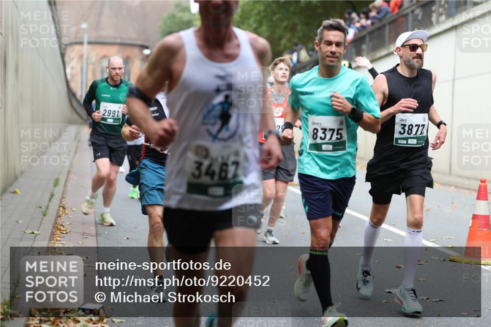 05.10.2025 - 20. swb-Marathon Bremen Michael Strokosch http://msf.ph/oto/9220452 05.10.2025 12:48:44 Laufen 2991, 3467, 25, 8375, 3877 meine-sportfotos.de