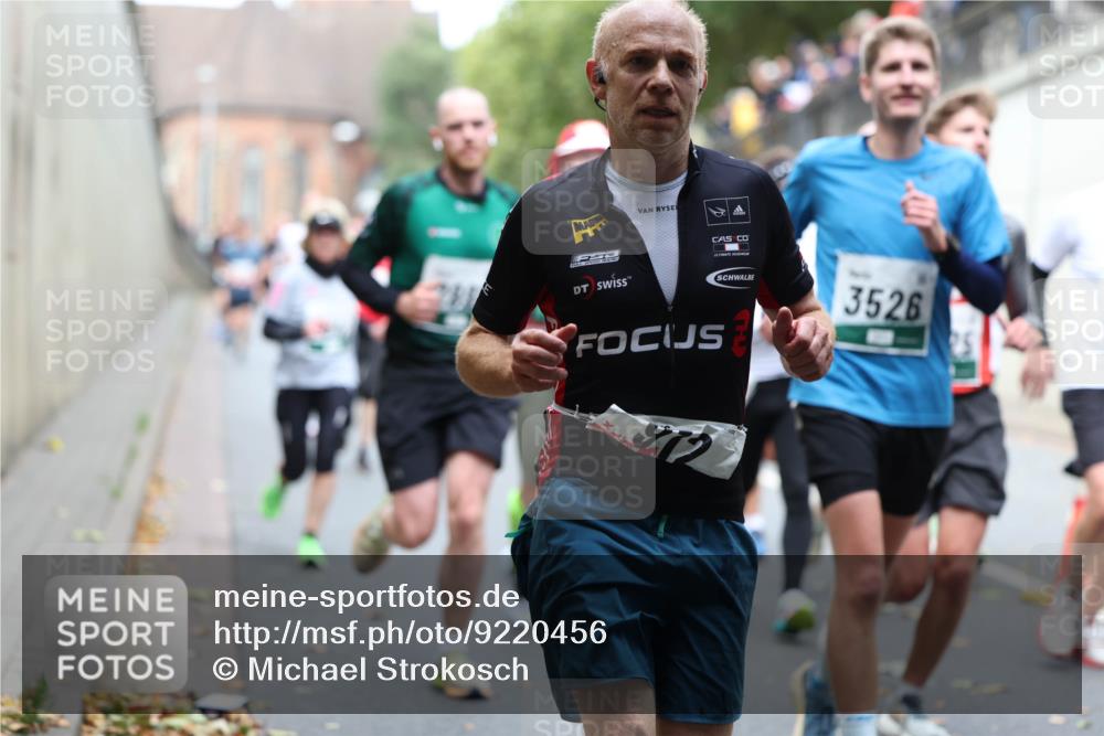 05.10.2025 - 20. swb-Marathon Bremen Michael Strokosch http://msf.ph/oto/9220456 05.10.2025 12:48:45 Laufen 3526 meine-sportfotos.de