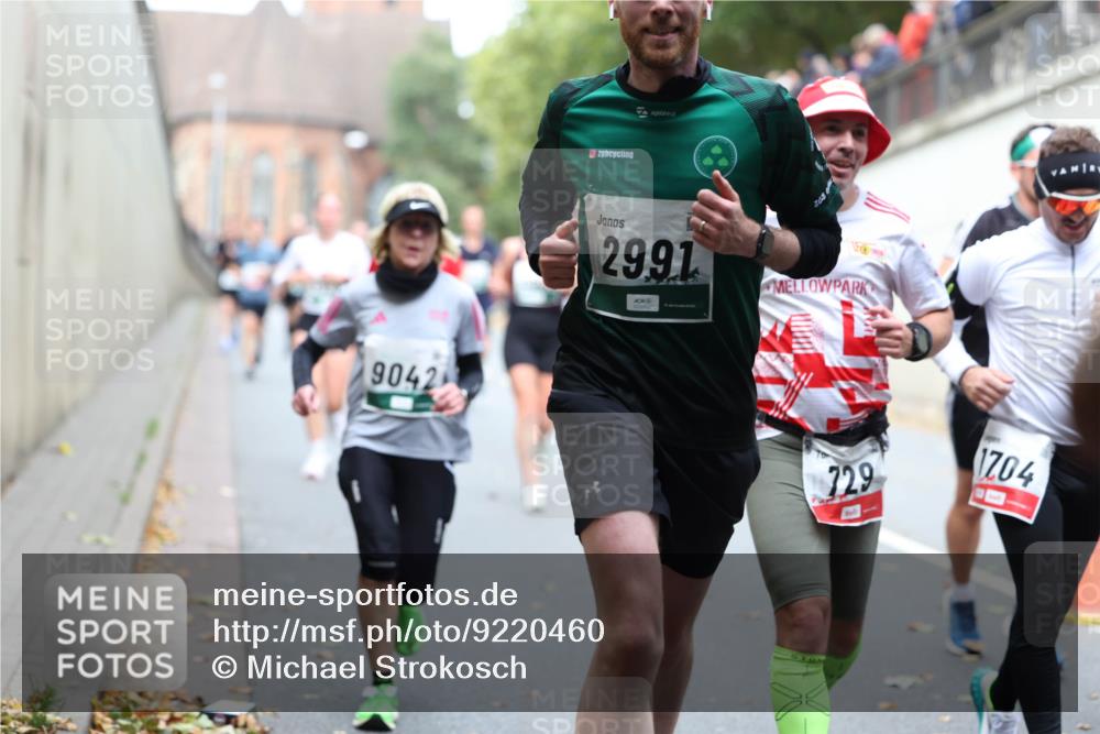 05.10.2025 - 20. swb-Marathon Bremen Michael Strokosch http://msf.ph/oto/9220460 05.10.2025 12:48:46 Laufen 9042, 892, 2991, 729, 1704 meine-sportfotos.de