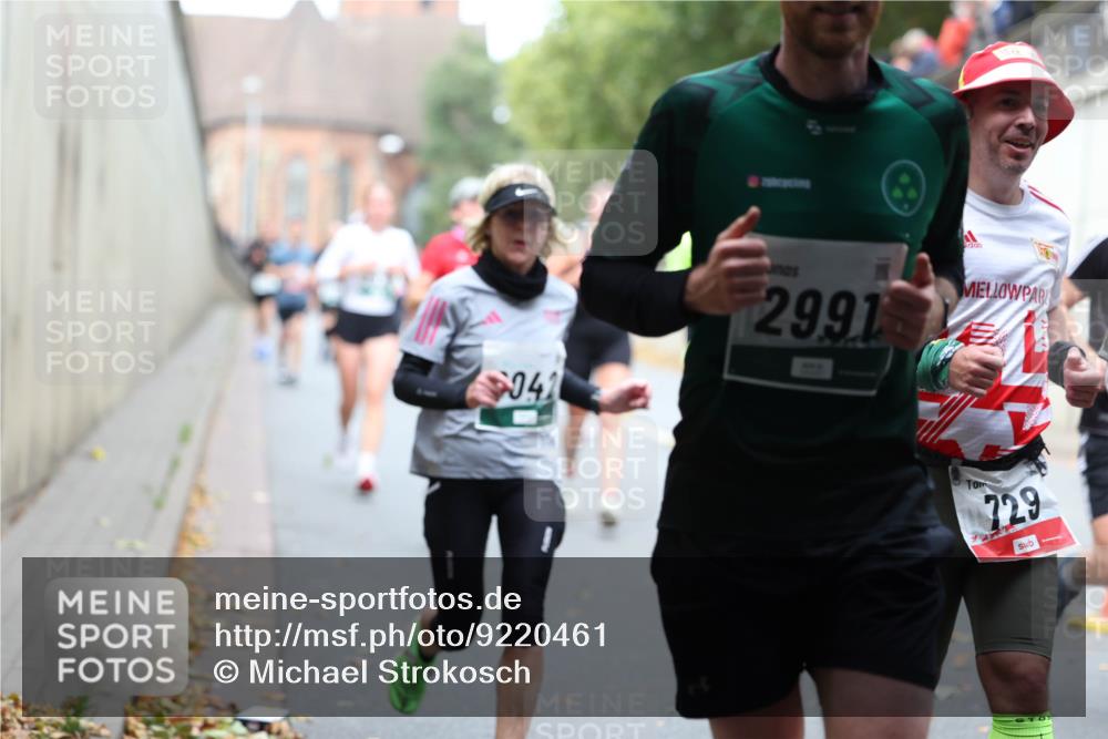 05.10.2025 - 20. swb-Marathon Bremen Michael Strokosch http://msf.ph/oto/9220461 05.10.2025 12:48:47 Laufen 041, 2991, 729 meine-sportfotos.de