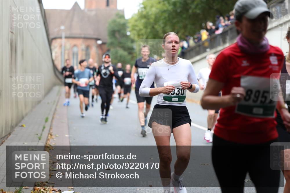 05.10.2025 - 20. swb-Marathon Bremen Michael Strokosch http://msf.ph/oto/9220470 05.10.2025 12:48:49 Laufen 96, 330, 8957 meine-sportfotos.de