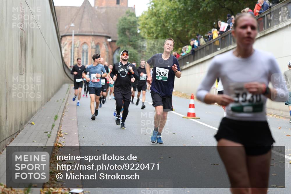 05.10.2025 - 20. swb-Marathon Bremen Michael Strokosch http://msf.ph/oto/9220471 05.10.2025 12:48:50 Laufen 1178, 6838 meine-sportfotos.de