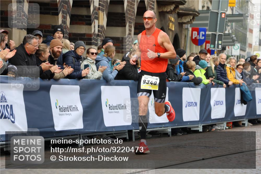 05.10.2025 - 20. swb-Marathon Bremen Strokosch-Dieckow http://msf.ph/oto/9220473 05.10.2025 10:35:26 Ziel 9336, 9340, 11341 meine-sportfotos.de