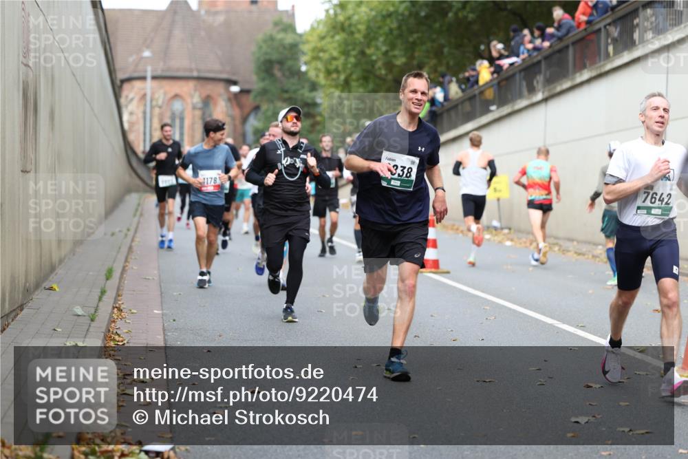 05.10.2025 - 20. swb-Marathon Bremen Michael Strokosch http://msf.ph/oto/9220474 05.10.2025 12:48:50 Laufen 178, 338, 7642 meine-sportfotos.de