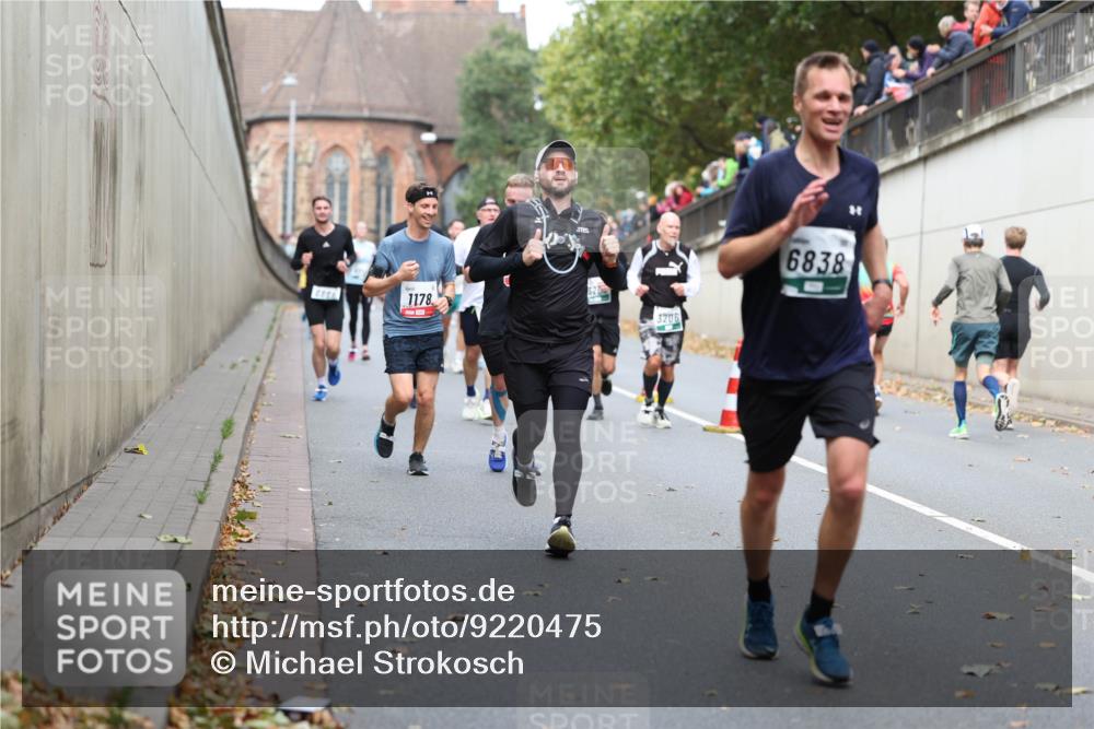 05.10.2025 - 20. swb-Marathon Bremen Michael Strokosch http://msf.ph/oto/9220475 05.10.2025 12:48:51 Laufen 6866, 1178, 3206, 6838 meine-sportfotos.de