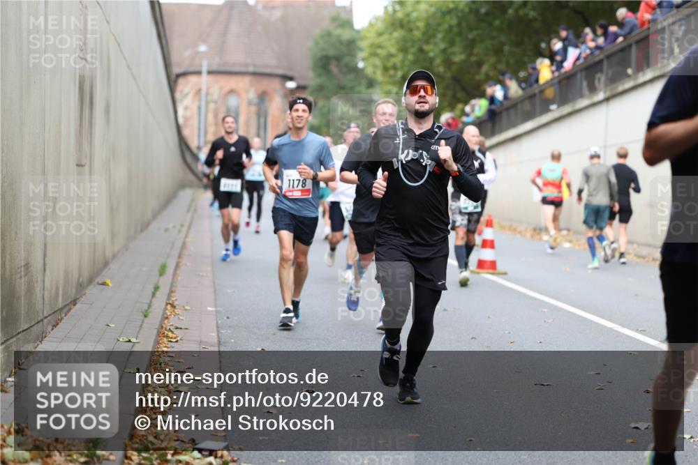 05.10.2025 - 20. swb-Marathon Bremen Michael Strokosch http://msf.ph/oto/9220478 05.10.2025 12:48:52 Laufen 1178 meine-sportfotos.de