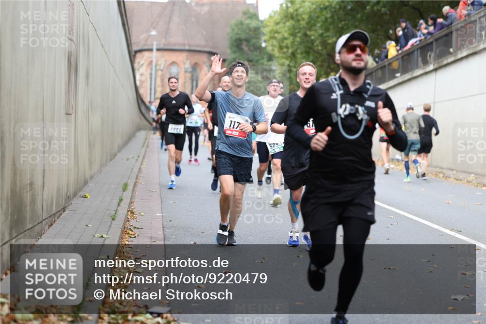 05.10.2025 - 20. swb-Marathon Bremen Michael Strokosch http://msf.ph/oto/9220479 05.10.2025 12:48:52 Laufen 6666, 117, 5893 meine-sportfotos.de