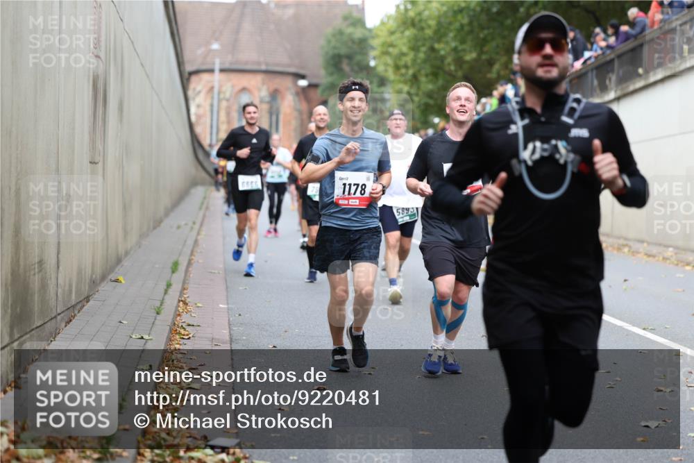 05.10.2025 - 20. swb-Marathon Bremen Michael Strokosch http://msf.ph/oto/9220481 05.10.2025 12:48:53 Laufen 6666, 1178, 5893 meine-sportfotos.de