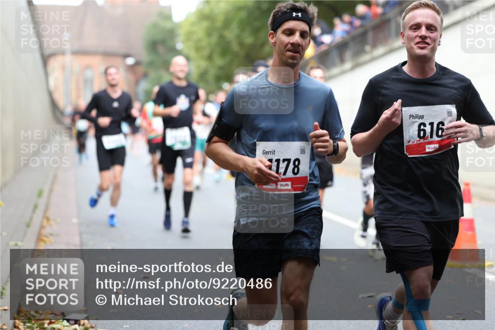 05.10.2025 - 20. swb-Marathon Bremen Michael Strokosch http://msf.ph/oto/9220486 05.10.2025 12:48:54 Laufen 178, 161, 616 meine-sportfotos.de