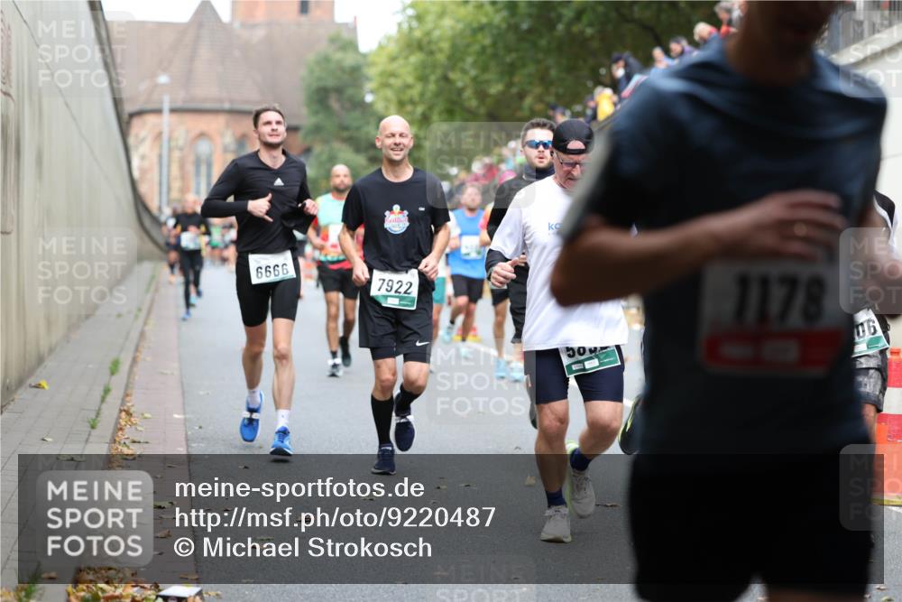 05.10.2025 - 20. swb-Marathon Bremen Michael Strokosch http://msf.ph/oto/9220487 05.10.2025 12:48:55 Laufen 6666, 7922, 1178, 06 meine-sportfotos.de