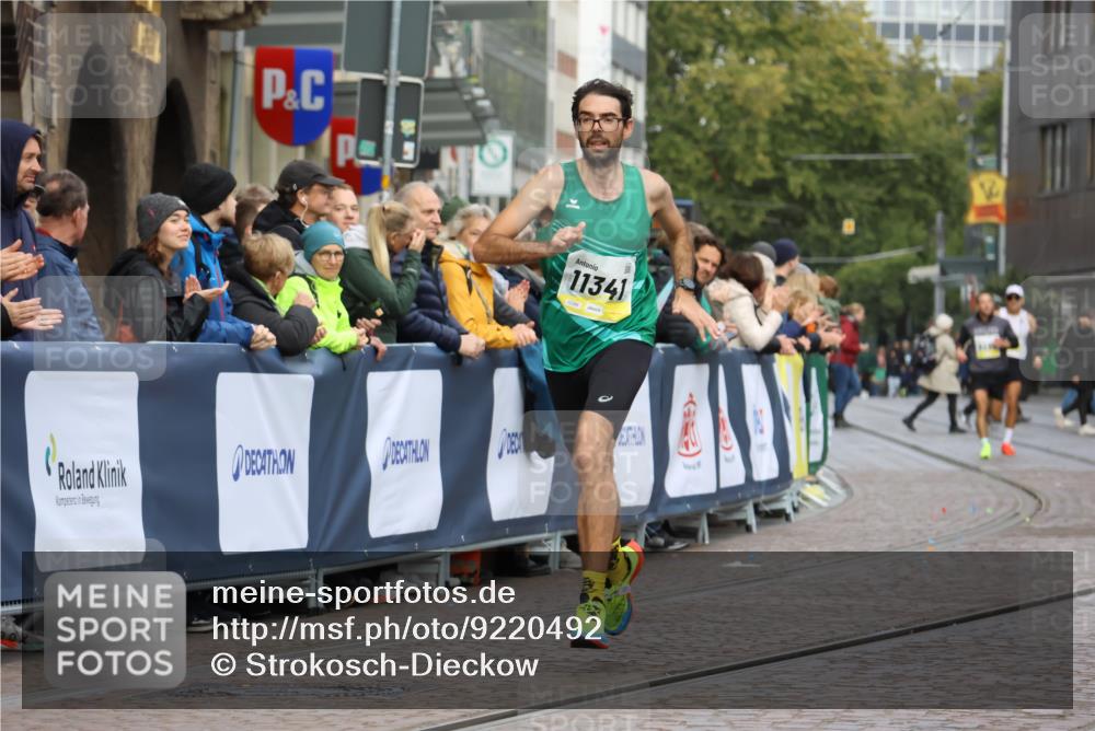 05.10.2025 - 20. swb-Marathon Bremen Strokosch-Dieckow http://msf.ph/oto/9220492 05.10.2025 10:35:29 Ziel 9340, 9697, 10538, 11341 meine-sportfotos.de