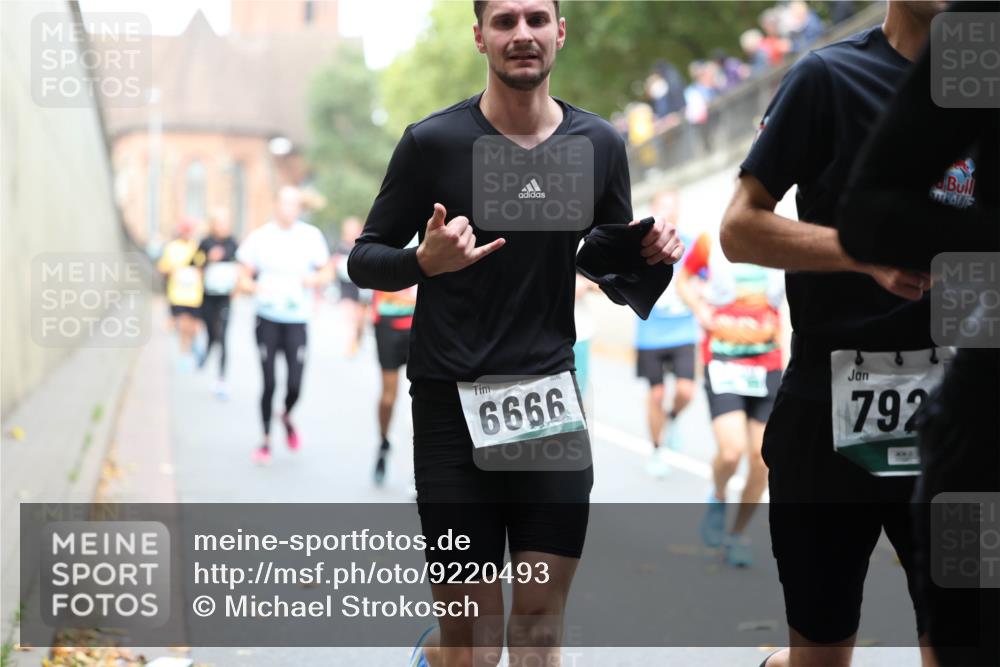 05.10.2025 - 20. swb-Marathon Bremen Michael Strokosch http://msf.ph/oto/9220493 05.10.2025 12:48:57 Laufen 6666, 792 meine-sportfotos.de