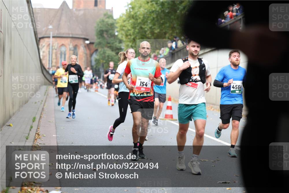 05.10.2025 - 20. swb-Marathon Bremen Michael Strokosch http://msf.ph/oto/9220494 05.10.2025 12:48:58 Laufen 2305, 20, 154, 4564 meine-sportfotos.de