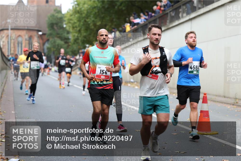 05.10.2025 - 20. swb-Marathon Bremen Michael Strokosch http://msf.ph/oto/9220497 05.10.2025 12:48:59 Laufen 2305, 20, 456, 154 meine-sportfotos.de
