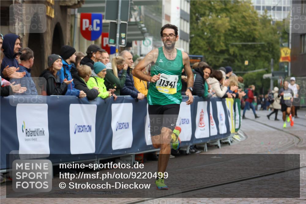 05.10.2025 - 20. swb-Marathon Bremen Strokosch-Dieckow http://msf.ph/oto/9220499 05.10.2025 10:35:29 Ziel 9340, 9697, 10538, 11341 meine-sportfotos.de