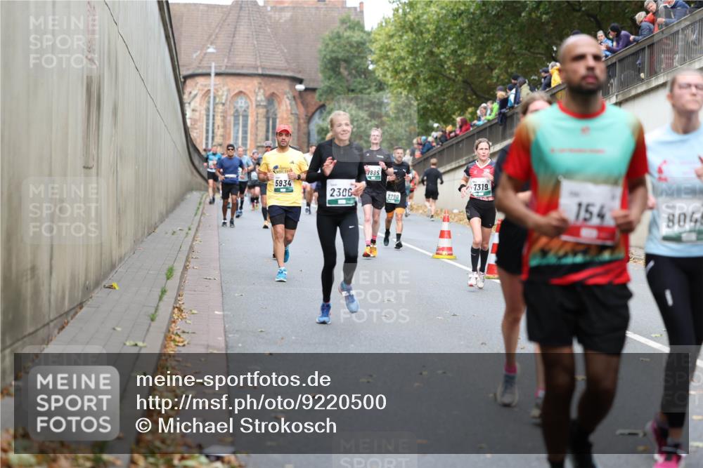 05.10.2025 - 20. swb-Marathon Bremen Michael Strokosch http://msf.ph/oto/9220500 05.10.2025 12:49:00 Laufen 5934, 2306, 1885, 8290, 7319, 154, 8045 meine-sportfotos.de