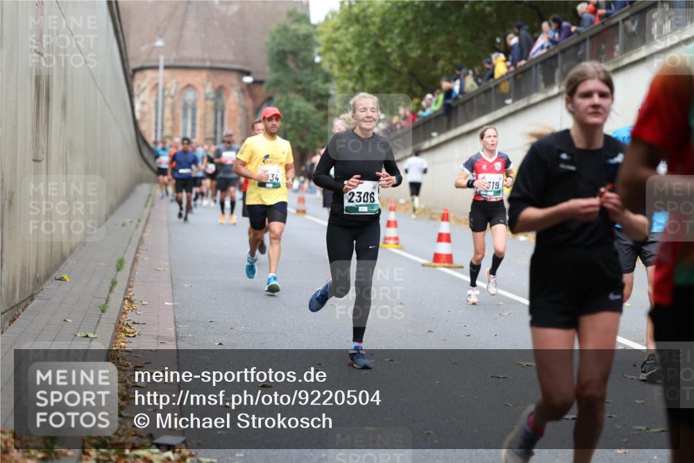 05.10.2025 - 20. swb-Marathon Bremen Michael Strokosch http://msf.ph/oto/9220504 05.10.2025 12:49:01 Laufen 34, 2306, 319 meine-sportfotos.de