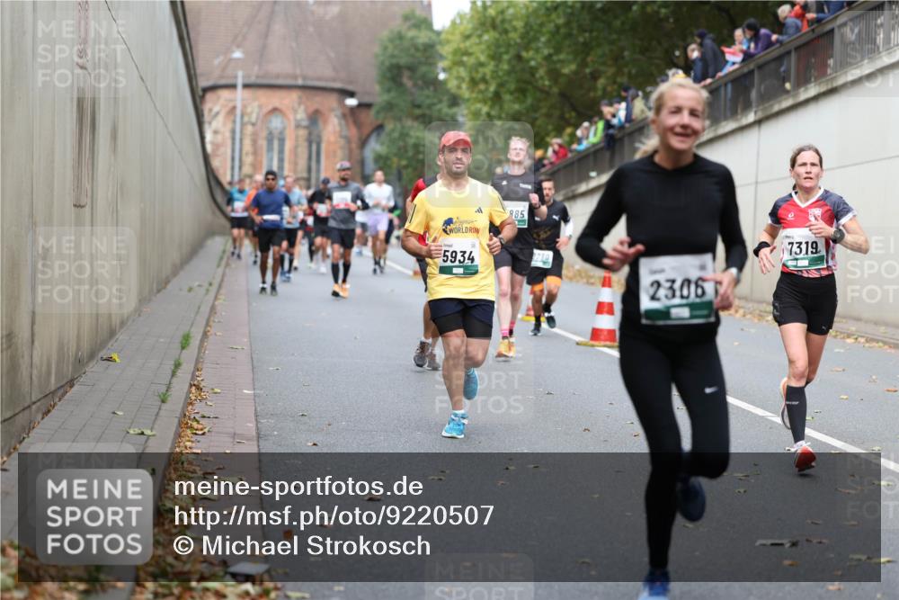 05.10.2025 - 20. swb-Marathon Bremen Michael Strokosch http://msf.ph/oto/9220507 05.10.2025 12:49:02 Laufen 5934, 885, 2306, 7319 meine-sportfotos.de