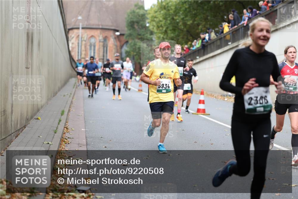 05.10.2025 - 20. swb-Marathon Bremen Michael Strokosch http://msf.ph/oto/9220508 05.10.2025 12:49:02 Laufen 5934, 85, 2306 meine-sportfotos.de
