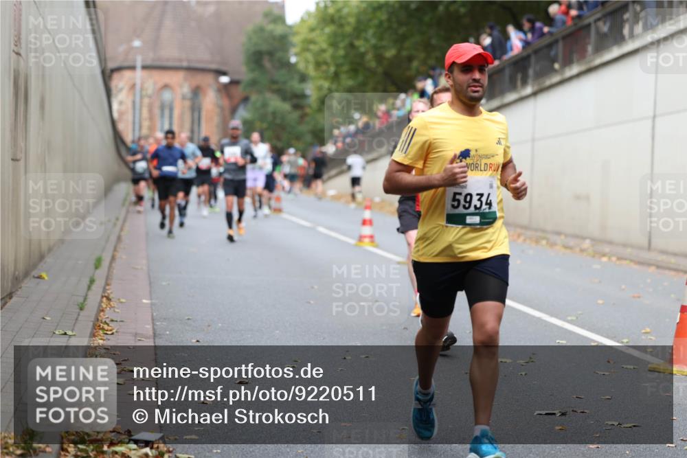 05.10.2025 - 20. swb-Marathon Bremen Michael Strokosch http://msf.ph/oto/9220511 05.10.2025 12:49:04 Laufen 5934, 3 meine-sportfotos.de