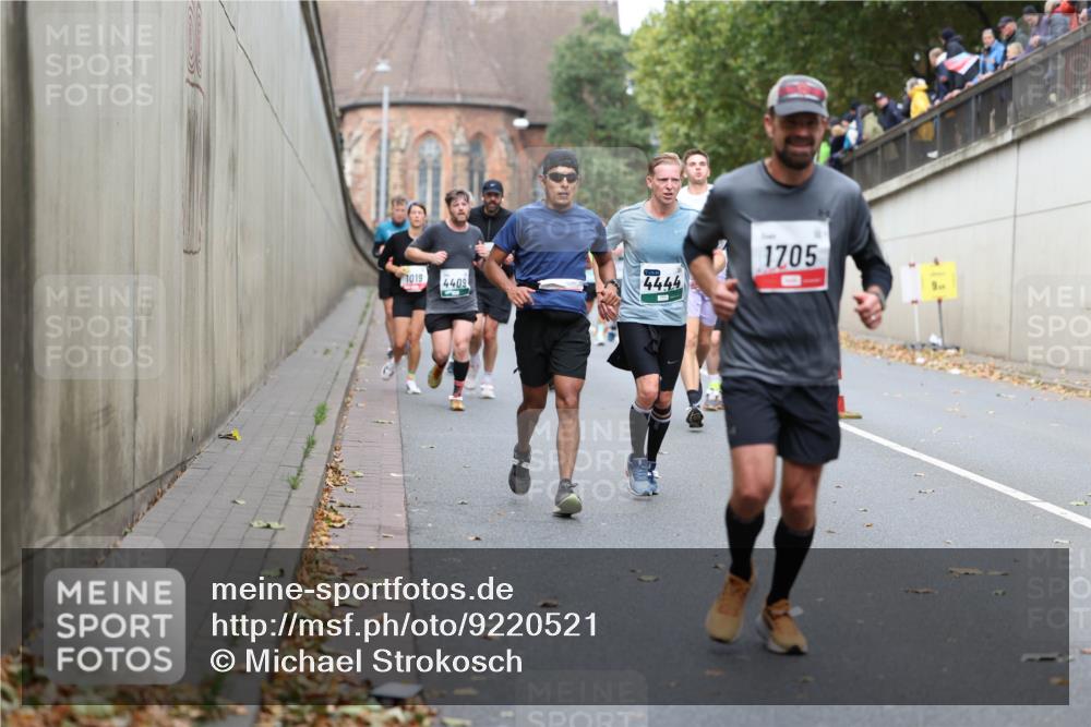 05.10.2025 - 20. swb-Marathon Bremen Michael Strokosch http://msf.ph/oto/9220521 05.10.2025 12:49:09 Laufen 1019, 4409, 4444, 1705 meine-sportfotos.de