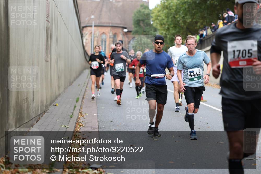 05.10.2025 - 20. swb-Marathon Bremen Michael Strokosch http://msf.ph/oto/9220522 05.10.2025 12:49:10 Laufen 1019, 4409, 4444, 1705 meine-sportfotos.de
