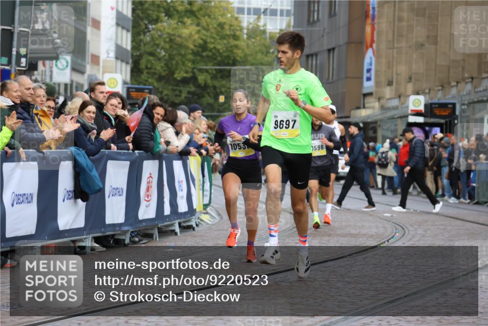 05.10.2025 - 20. swb-Marathon Bremen Strokosch-Dieckow http://msf.ph/oto/9220523 05.10.2025 10:35:35 Ziel 9596, 9697, 10538 meine-sportfotos.de