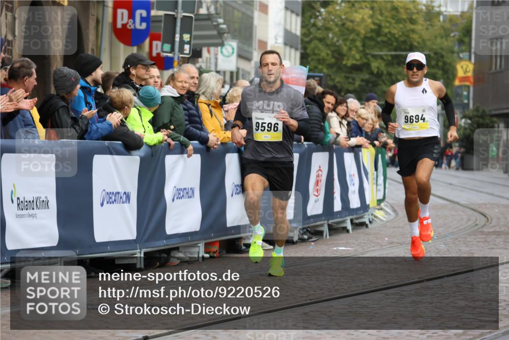 05.10.2025 - 20. swb-Marathon Bremen Strokosch-Dieckow http://msf.ph/oto/9220526 05.10.2025 10:35:38 Ziel 9596, 9697, 10538 meine-sportfotos.de
