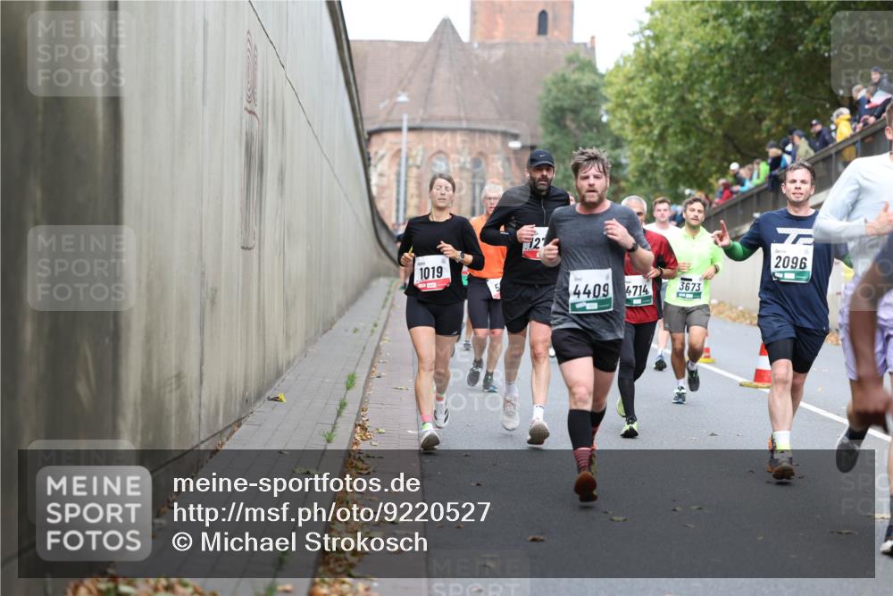 05.10.2025 - 20. swb-Marathon Bremen Michael Strokosch http://msf.ph/oto/9220527 05.10.2025 12:49:12 Laufen 1019, 5, 4409, 4714, 3673, 7, 2096 meine-sportfotos.de