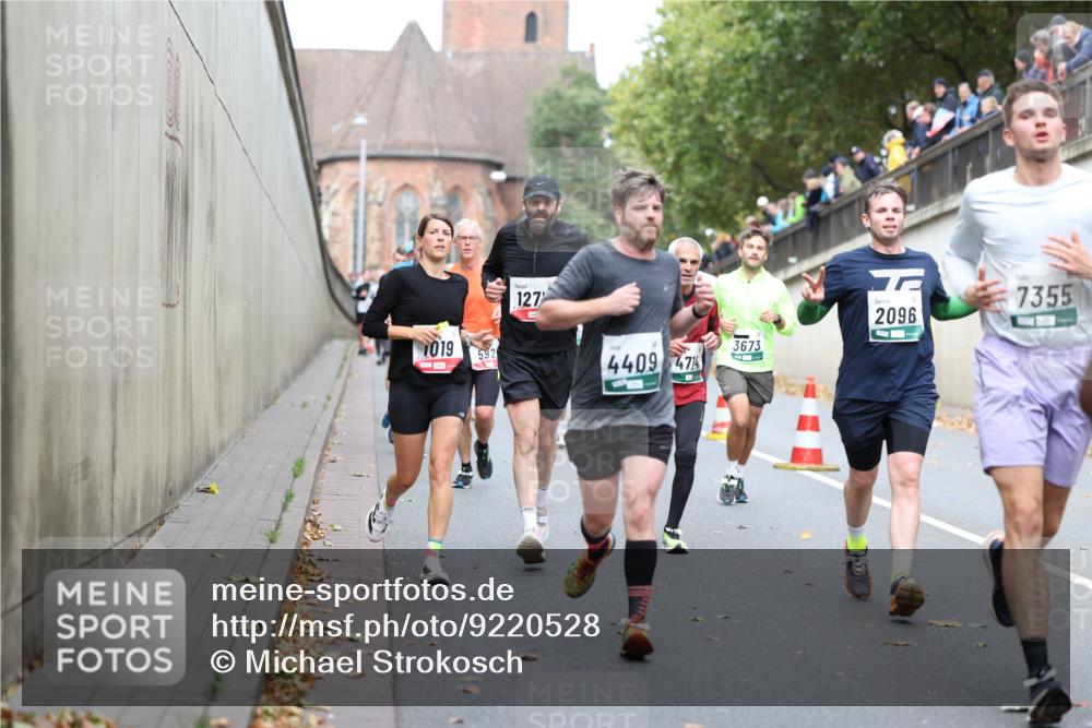 05.10.2025 - 20. swb-Marathon Bremen Michael Strokosch http://msf.ph/oto/9220528 05.10.2025 12:49:12 Laufen 1019, 592, 127, 7355, 2096, 3673, 4409, 474 meine-sportfotos.de