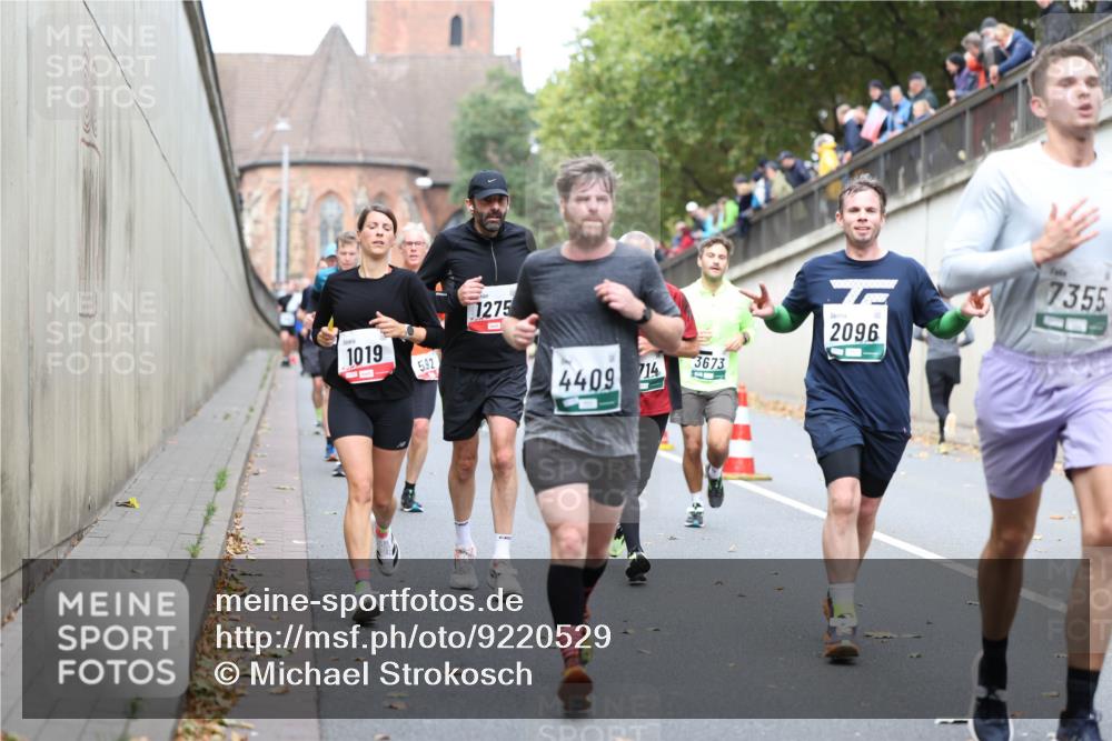 05.10.2025 - 20. swb-Marathon Bremen Michael Strokosch http://msf.ph/oto/9220529 05.10.2025 12:49:13 Laufen 1019, 592, 1275, 4409, 714, 3673, 2096, 7355 meine-sportfotos.de