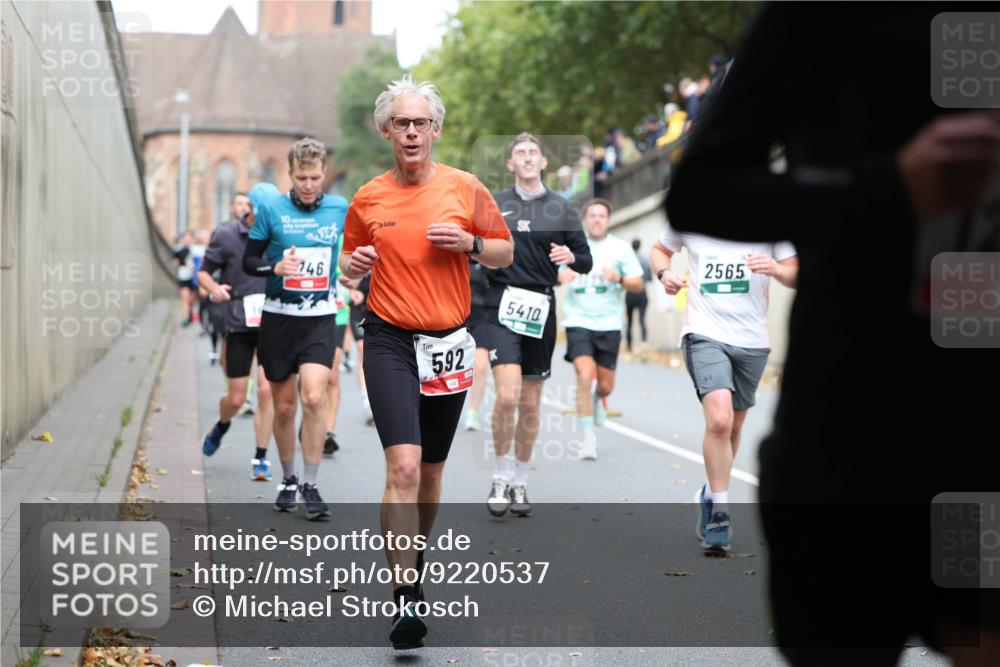 05.10.2025 - 20. swb-Marathon Bremen Michael Strokosch http://msf.ph/oto/9220537 05.10.2025 12:49:16 Laufen 10, 146, 592, 5410, 2565 meine-sportfotos.de