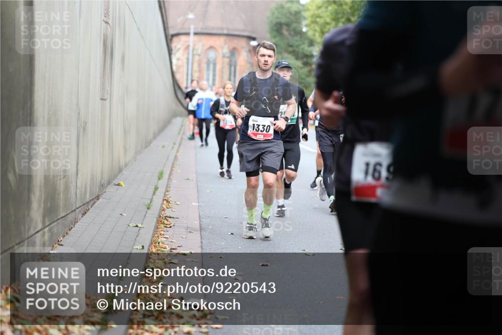 05.10.2025 - 20. swb-Marathon Bremen Michael Strokosch http://msf.ph/oto/9220543 05.10.2025 12:49:19 Laufen 1914, 1330, 21, 169 meine-sportfotos.de