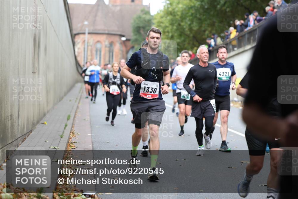 05.10.2025 - 20. swb-Marathon Bremen Michael Strokosch http://msf.ph/oto/9220545 05.10.2025 12:49:20 Laufen 1914, 1330, 4321 meine-sportfotos.de