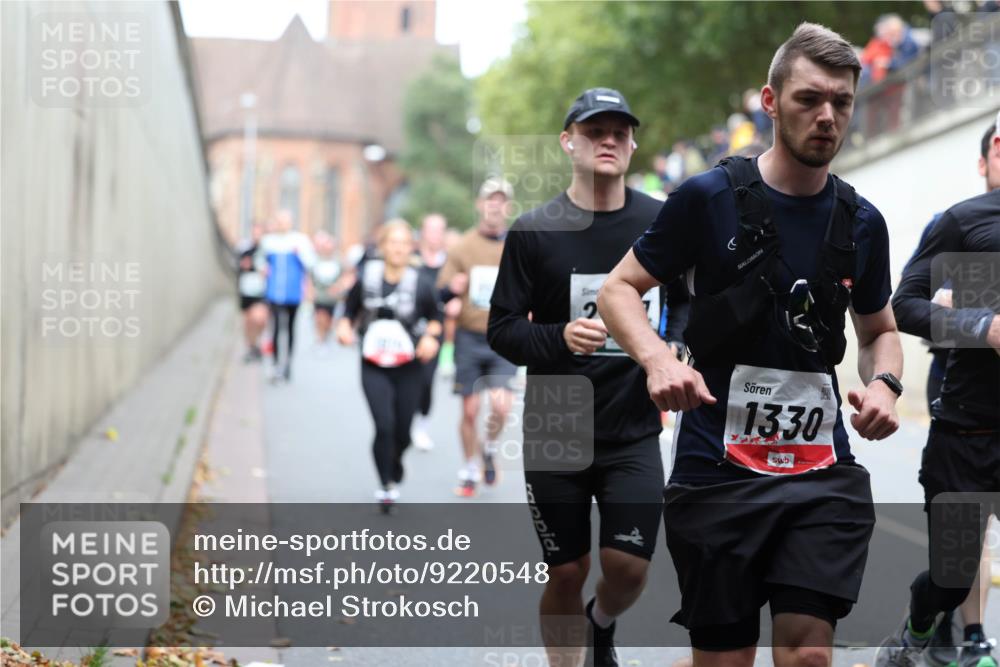 05.10.2025 - 20. swb-Marathon Bremen Michael Strokosch http://msf.ph/oto/9220548 05.10.2025 12:49:22 Laufen 1330 meine-sportfotos.de