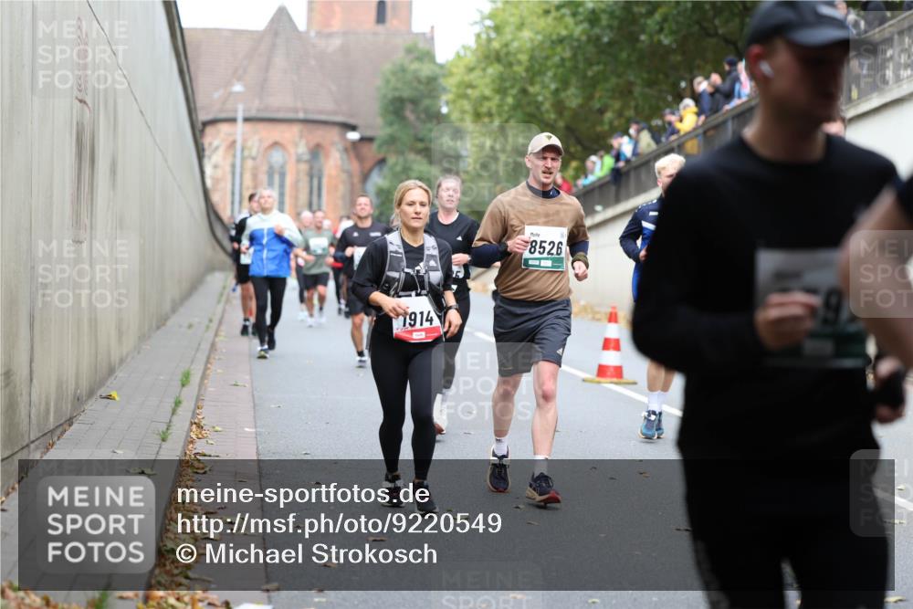 05.10.2025 - 20. swb-Marathon Bremen Michael Strokosch http://msf.ph/oto/9220549 05.10.2025 12:49:23 Laufen 1914, 8526 meine-sportfotos.de