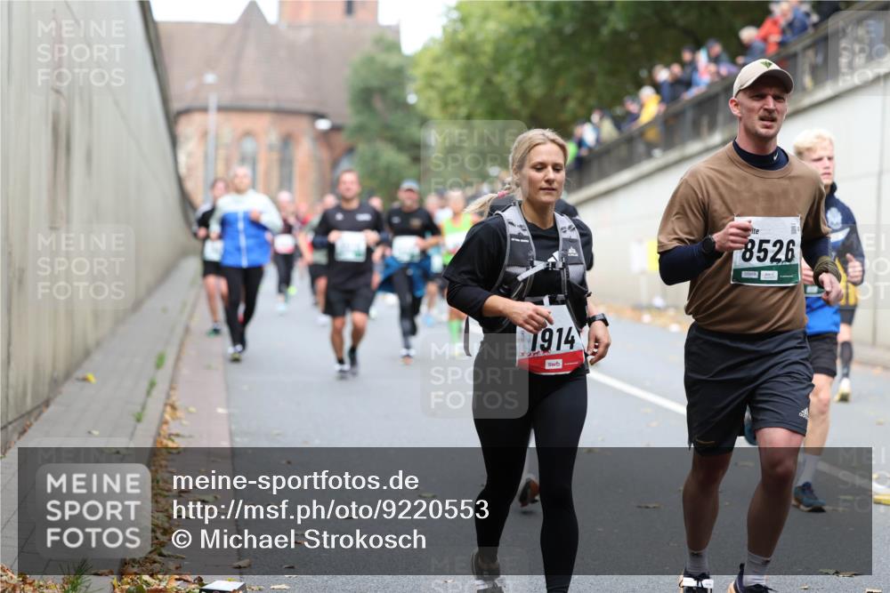 05.10.2025 - 20. swb-Marathon Bremen Michael Strokosch http://msf.ph/oto/9220553 05.10.2025 12:49:24 Laufen 1914, 8526, 05999 meine-sportfotos.de