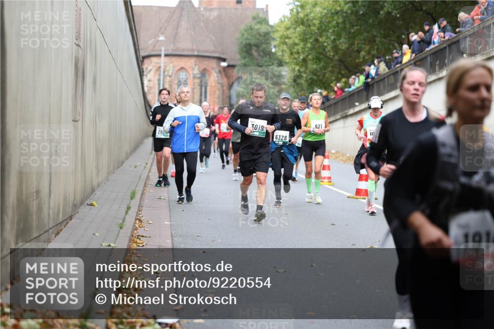 05.10.2025 - 20. swb-Marathon Bremen Michael Strokosch http://msf.ph/oto/9220554 05.10.2025 12:49:25 Laufen 200, 3019, 6328, 921, 10, 191 meine-sportfotos.de