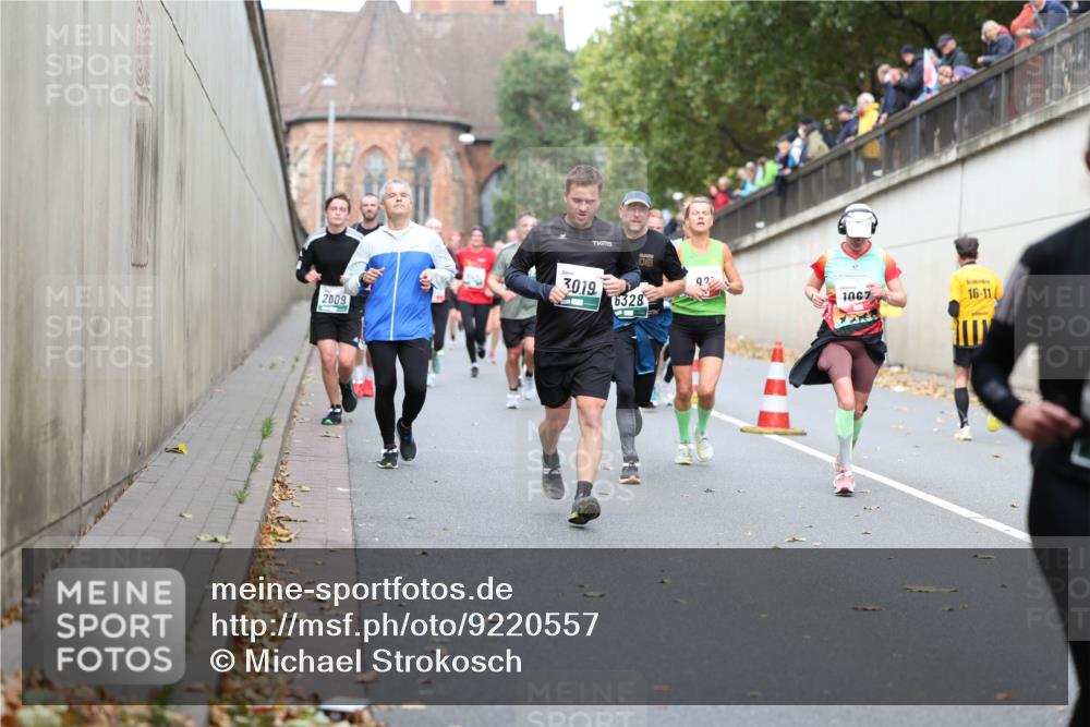 05.10.2025 - 20. swb-Marathon Bremen Michael Strokosch http://msf.ph/oto/9220557 05.10.2025 12:49:25 Laufen 08, 2009, 3019, 6328, 92, 1067, 16, 11 meine-sportfotos.de