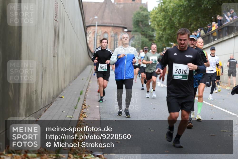 05.10.2025 - 20. swb-Marathon Bremen Michael Strokosch http://msf.ph/oto/9220560 05.10.2025 12:49:27 Laufen 2009, 7653, 9, 3019 meine-sportfotos.de