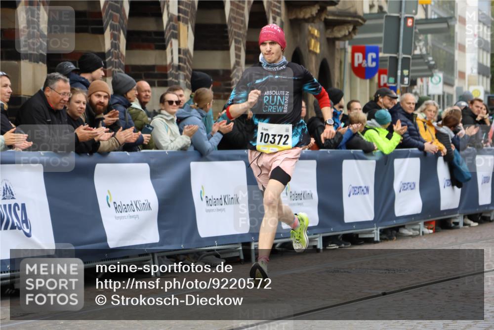 05.10.2025 - 20. swb-Marathon Bremen Strokosch-Dieckow http://msf.ph/oto/9220572 05.10.2025 10:35:56 Ziel 10372 meine-sportfotos.de