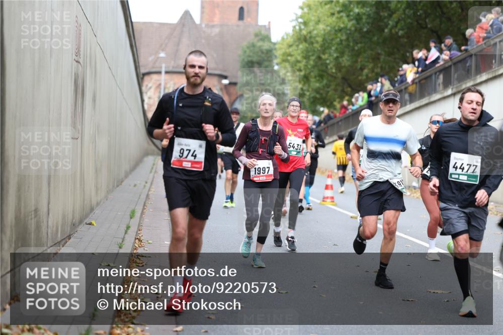 05.10.2025 - 20. swb-Marathon Bremen Michael Strokosch http://msf.ph/oto/9220573 05.10.2025 12:49:31 Laufen 974, 5431, 1997, 91, 4477 meine-sportfotos.de