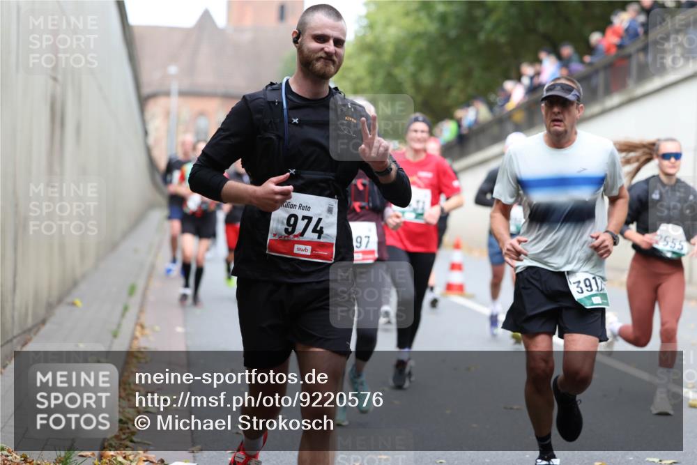 05.10.2025 - 20. swb-Marathon Bremen Michael Strokosch http://msf.ph/oto/9220576 05.10.2025 12:49:32 Laufen 974, 97, 391, 2555 meine-sportfotos.de