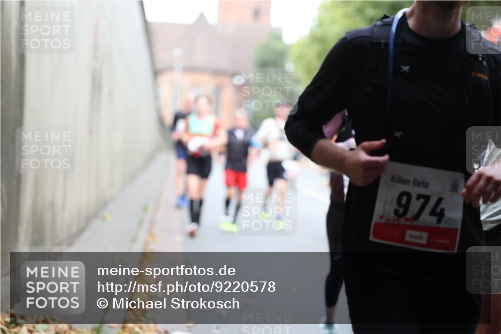 05.10.2025 - 20. swb-Marathon Bremen Michael Strokosch http://msf.ph/oto/9220578 05.10.2025 12:49:33 Laufen 974 meine-sportfotos.de