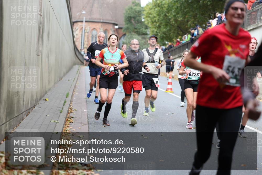 05.10.2025 - 20. swb-Marathon Bremen Michael Strokosch http://msf.ph/oto/9220580 05.10.2025 12:49:34 Laufen 14, 96, 08228, 6431 meine-sportfotos.de