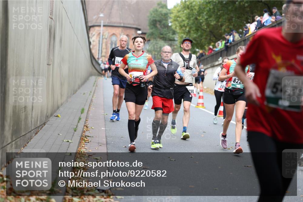 05.10.2025 - 20. swb-Marathon Bremen Michael Strokosch http://msf.ph/oto/9220582 05.10.2025 12:49:34 Laufen 146, 796, 201, 822, 5431 meine-sportfotos.de
